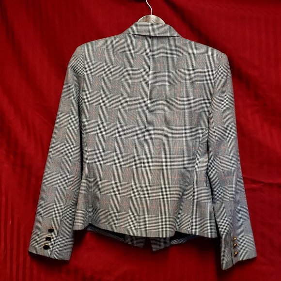 Size 2 Plaid pattern Business Suit Jacket with complimentary matching skirt. - Picture 3 of 10